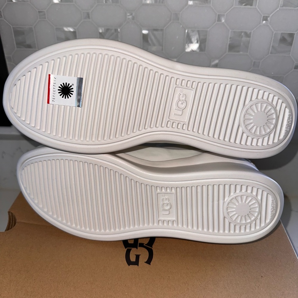 Ugg Neutra Sneakers White, size 8.5 - Picture 5 of 8